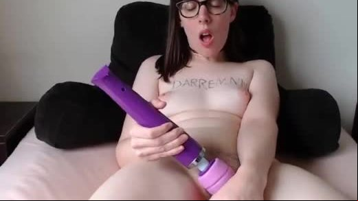 Nerd girl with choker has first experience of squirting